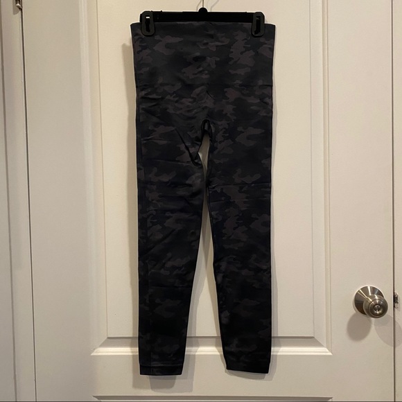 Spanx Seamless Camo Leggings - Picture 4 of 5